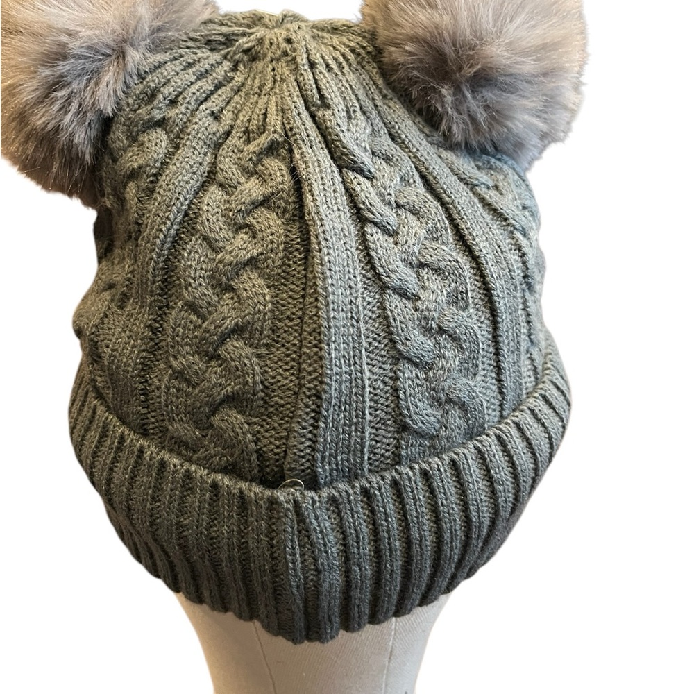 NWT double pompom fleece lined cable knit hat